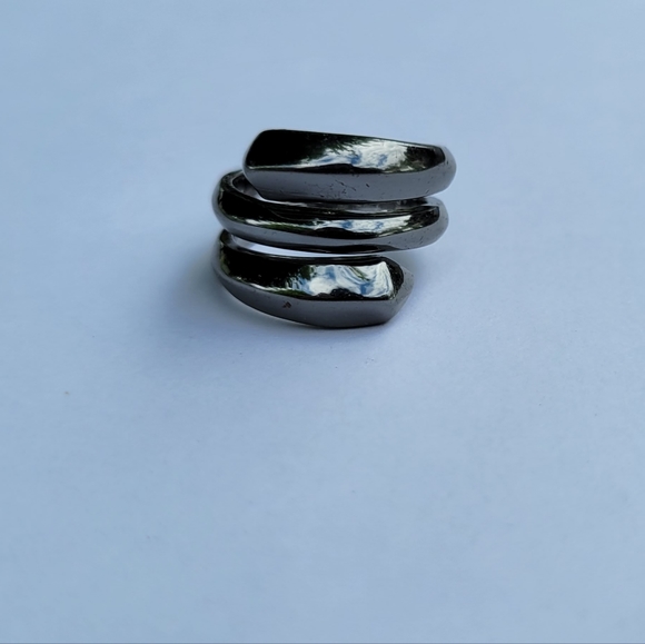 Lia sophia Black and grey swirl ring - Picture 2 of 3